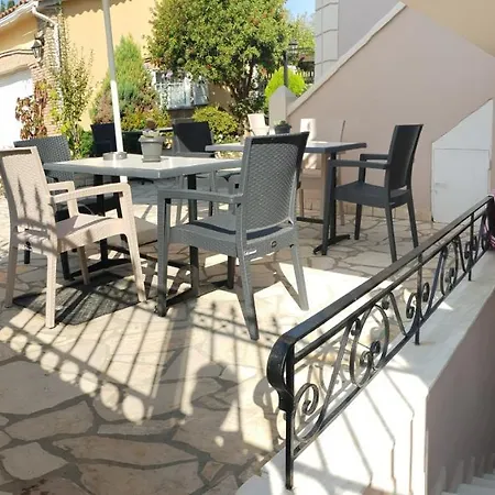 Hotel apartamentowy Kormos *
